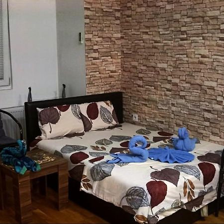 Wonderful Studio Apartment In Skopje Center Eksteriør billede